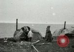 Standbild Eskimo Village Point Barrow Alaska USA, 1915, aus Sekunde 42 historischem Filmmaterial Videoclip 65675020852