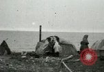 Standbild Eskimo Village Point Barrow Alaska USA, 1915, aus Sekunde 43 historischem Filmmaterial Videoclip 65675020852