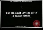 Standbild Native Esquimau Tanz Point Barrow Alaska USA, 1915, aus Sekunde 6 historischem Filmmaterial Videoclip 65675020854