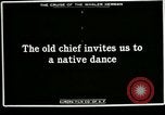 Standbild Native Esquimau Tanz Point Barrow Alaska USA, 1915, aus Sekunde 11 historischem Filmmaterial Videoclip 65675020854