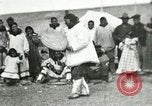 Standbild Native Esquimau Tanz Point Barrow Alaska USA, 1915, aus Sekunde 12 historischem Filmmaterial Videoclip 65675020854