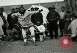Standbild Native Esquimau Tanz Point Barrow Alaska USA, 1915, aus Sekunde 22 historischem Filmmaterial Videoclip 65675020854
