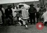 Standbild Native Esquimau Tanz Point Barrow Alaska USA, 1915, aus Sekunde 26 historischem Filmmaterial Videoclip 65675020854