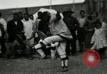 Standbild Native Esquimau Tanz Point Barrow Alaska USA, 1915, aus Sekunde 29 historischem Filmmaterial Videoclip 65675020854