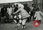 Standbild Native Esquimau Tanz Point Barrow Alaska USA, 1915, aus Sekunde 31 historischem Filmmaterial Videoclip 65675020854