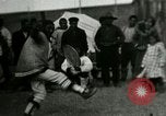 Standbild Native Esquimau Tanz Point Barrow Alaska USA, 1915, aus Sekunde 33 historischem Filmmaterial Videoclip 65675020854