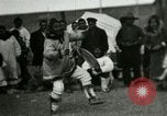 Standbild Native Esquimau Tanz Point Barrow Alaska USA, 1915, aus Sekunde 35 historischem Filmmaterial Videoclip 65675020854