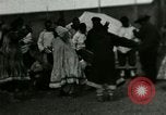 Standbild Native Esquimau Tanz Point Barrow Alaska USA, 1915, aus Sekunde 39 historischem Filmmaterial Videoclip 65675020854
