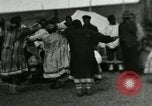 Standbild Native Esquimau Tanz Point Barrow Alaska USA, 1915, aus Sekunde 41 historischem Filmmaterial Videoclip 65675020854