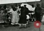 Standbild Native Esquimau Tanz Point Barrow Alaska USA, 1915, aus Sekunde 43 historischem Filmmaterial Videoclip 65675020854