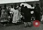 Standbild Native Esquimau Tanz Point Barrow Alaska USA, 1915, aus Sekunde 47 historischem Filmmaterial Videoclip 65675020854