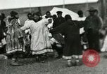 Standbild Native Esquimau Tanz Point Barrow Alaska USA, 1915, aus Sekunde 49 historischem Filmmaterial Videoclip 65675020854