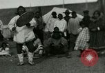 Standbild Native Esquimau Tanz Point Barrow Alaska USA, 1915, aus Sekunde 55 historischem Filmmaterial Videoclip 65675020854
