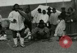 Standbild Native Esquimau Tanz Point Barrow Alaska USA, 1915, aus Sekunde 56 historischem Filmmaterial Videoclip 65675020854