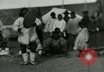 Standbild Native Esquimau Tanz Point Barrow Alaska USA, 1915, aus Sekunde 58 historischem Filmmaterial Videoclip 65675020854