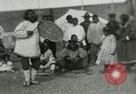 Standbild Native Esquimau Tanz Point Barrow Alaska USA, 1915, aus Sekunde 61 historischem Filmmaterial Videoclip 65675020854