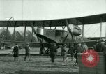 Immagine di Presidente Woodrow Wilson ispeziona aerei bombardieri Washington DC Bolling Field USA, 1918, secondo 33 filmato di repertorio 65675020880