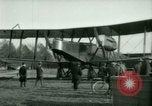 Immagine di Presidente Woodrow Wilson ispeziona aerei bombardieri Washington DC Bolling Field USA, 1918, secondo 36 filmato di repertorio 65675020880