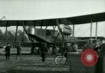 Immagine di Presidente Woodrow Wilson ispeziona aerei bombardieri Washington DC Bolling Field USA, 1918, secondo 39 filmato di repertorio 65675020880