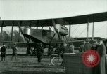 Immagine di Presidente Woodrow Wilson ispeziona aerei bombardieri Washington DC Bolling Field USA, 1918, secondo 40 filmato di repertorio 65675020880