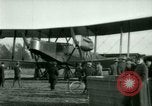 Immagine di Presidente Woodrow Wilson ispeziona aerei bombardieri Washington DC Bolling Field USA, 1918, secondo 41 filmato di repertorio 65675020880
