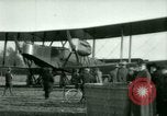 Immagine di Presidente Woodrow Wilson ispeziona aerei bombardieri Washington DC Bolling Field USA, 1918, secondo 43 filmato di repertorio 65675020880