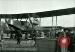 Immagine di Presidente Woodrow Wilson ispeziona aerei bombardieri Washington DC Bolling Field USA, 1918, secondo 44 filmato di repertorio 65675020880
