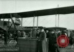 Immagine di Presidente Woodrow Wilson ispeziona aerei bombardieri Washington DC Bolling Field USA, 1918, secondo 49 filmato di repertorio 65675020880