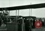 Immagine di Presidente Woodrow Wilson ispeziona aerei bombardieri Washington DC Bolling Field USA, 1918, secondo 52 filmato di repertorio 65675020880