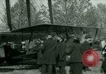 Immagine di Presidente Woodrow Wilson ispeziona aerei bombardieri Washington DC Bolling Field USA, 1918, secondo 62 filmato di repertorio 65675020880