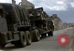 Standbild alliierten Truppen Förderung durch Ruinen und Strand Hindernisse Valognes Frankreich, 1944, aus Sekunde 19 historischem Filmmaterial Videoclip 65675020907