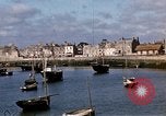Standbild Fischerdorf Barfleur Frankreich, 1944, aus Sekunde 25 historischem Filmmaterial Videoclip 65675020908
