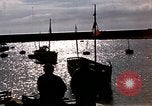Standbild Fischerdorf Barfleur Frankreich, 1944, aus Sekunde 30 historischem Filmmaterial Videoclip 65675020908
