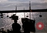 Standbild Fischerdorf Barfleur Frankreich, 1944, aus Sekunde 32 historischem Filmmaterial Videoclip 65675020908