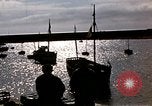 Standbild Fischerdorf Barfleur Frankreich, 1944, aus Sekunde 33 historischem Filmmaterial Videoclip 65675020908