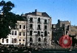 Standbild Blick vom Fahrzeug vom Krieg zerrissenen Berlin fahren Berlin Deutschland, 1945, aus Sekunde 1 historischem Filmmaterial Videoclip 65675020921