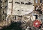 Standbild Blick vom Fahrzeug vom Krieg zerrissenen Berlin fahren Berlin Deutschland, 1945, aus Sekunde 8 historischem Filmmaterial Videoclip 65675020921
