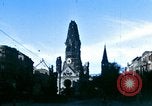 Standbild Blick vom Fahrzeug vom Krieg zerrissenen Berlin fahren Berlin Deutschland, 1945, aus Sekunde 9 historischem Filmmaterial Videoclip 65675020921