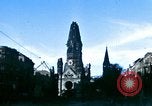 Standbild Blick vom Fahrzeug vom Krieg zerrissenen Berlin fahren Berlin Deutschland, 1945, aus Sekunde 10 historischem Filmmaterial Videoclip 65675020921