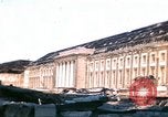 Standbild Blick vom Fahrzeug vom Krieg zerrissenen Berlin fahren Berlin Deutschland, 1945, aus Sekunde 27 historischem Filmmaterial Videoclip 65675020921