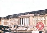 Standbild Blick vom Fahrzeug vom Krieg zerrissenen Berlin fahren Berlin Deutschland, 1945, aus Sekunde 28 historischem Filmmaterial Videoclip 65675020921