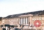Standbild Blick vom Fahrzeug vom Krieg zerrissenen Berlin fahren Berlin Deutschland, 1945, aus Sekunde 29 historischem Filmmaterial Videoclip 65675020921