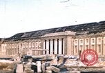 Standbild Blick vom Fahrzeug vom Krieg zerrissenen Berlin fahren Berlin Deutschland, 1945, aus Sekunde 30 historischem Filmmaterial Videoclip 65675020921