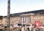 Standbild Blick vom Fahrzeug vom Krieg zerrissenen Berlin fahren Berlin Deutschland, 1945, aus Sekunde 31 historischem Filmmaterial Videoclip 65675020921