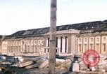 Standbild Blick vom Fahrzeug vom Krieg zerrissenen Berlin fahren Berlin Deutschland, 1945, aus Sekunde 32 historischem Filmmaterial Videoclip 65675020921