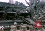 Standbild Blick vom Fahrzeug vom Krieg zerrissenen Berlin fahren Berlin Deutschland, 1945, aus Sekunde 36 historischem Filmmaterial Videoclip 65675020921