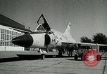 Standbild F-102A United States USA, 1960, aus Sekunde 62 historischem Filmmaterial Videoclip 65675020952