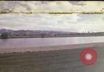 Standbild Koi Teich und Springbrunnen in Honolulu 1973 Honolulu Hawaii USA, 1973, aus Sekunde 1 historischem Filmmaterial Videoclip 65675020958