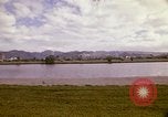 Standbild Koi Teich und Springbrunnen in Honolulu 1973 Honolulu Hawaii USA, 1973, aus Sekunde 30 historischem Filmmaterial Videoclip 65675020958