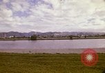 Standbild Koi Teich und Springbrunnen in Honolulu 1973 Honolulu Hawaii USA, 1973, aus Sekunde 31 historischem Filmmaterial Videoclip 65675020958